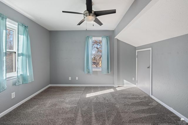 828 Gillespie Drive, Manhattan, KS 66502