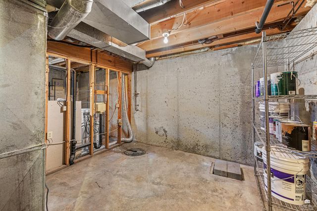 828 Gillespie Drive, Manhattan, KS 66502