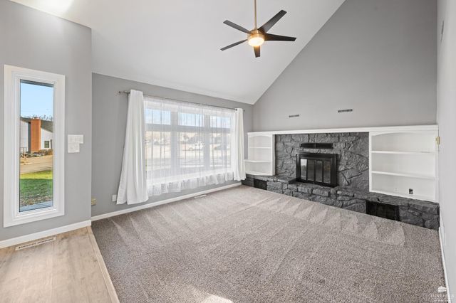 828 Gillespie Drive, Manhattan, KS 66502