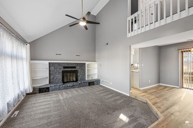 828 Gillespie Drive, Manhattan, KS 66502