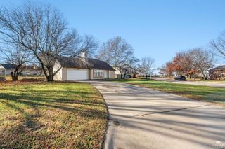828 Gillespie Drive, Manhattan, KS 66502