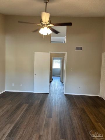3400 Wimbledon Dr 2, Pensacola, FL 32504