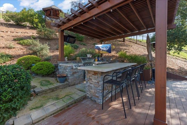 61 Willowview Ct, Danville, CA 94526