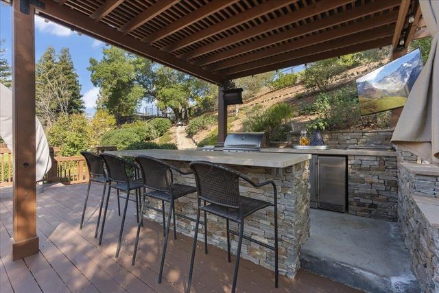 61 Willowview Ct, Danville, CA 94526