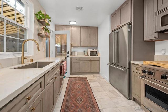 800 3rd St, Coronado, CA 92118