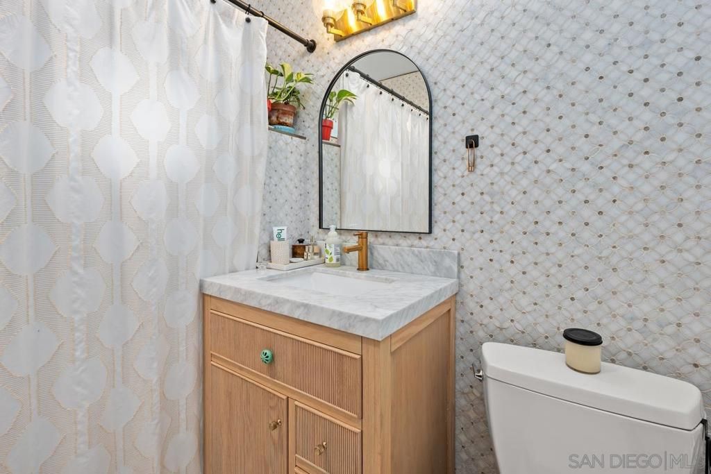 Image 12 of property listing at 800 3rd St, Coronado, CA 92118