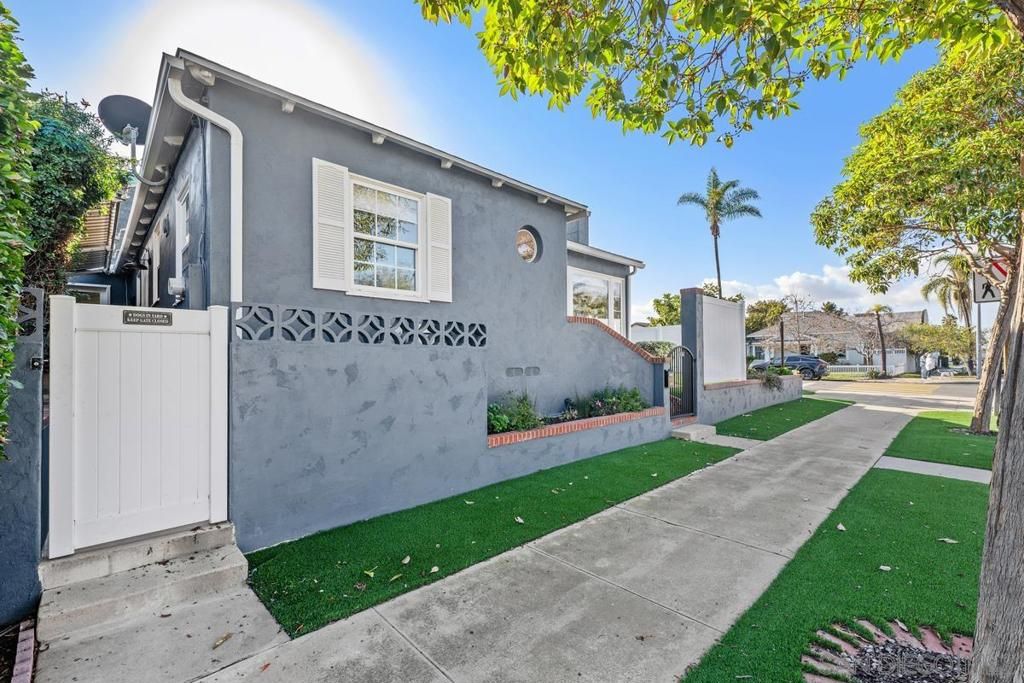 Image 29 of property listing at 800 3rd St, Coronado, CA 92118