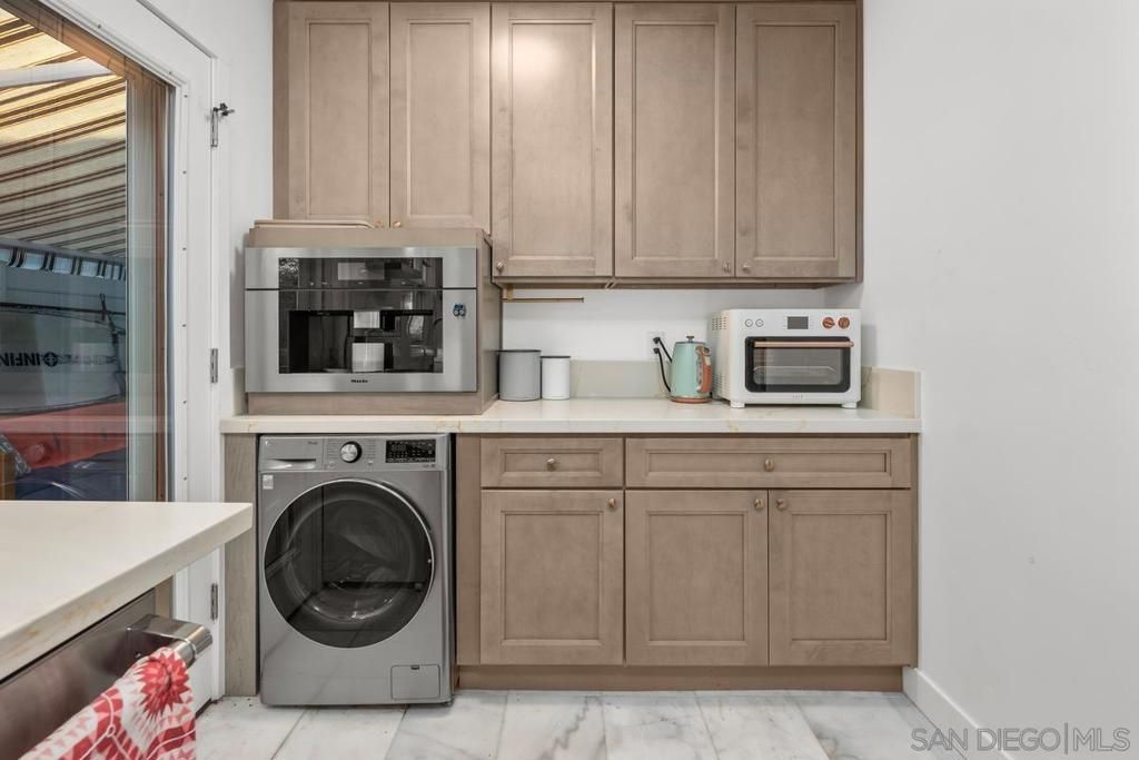 Image 4 of property listing at 800 3rd St, Coronado, CA 92118