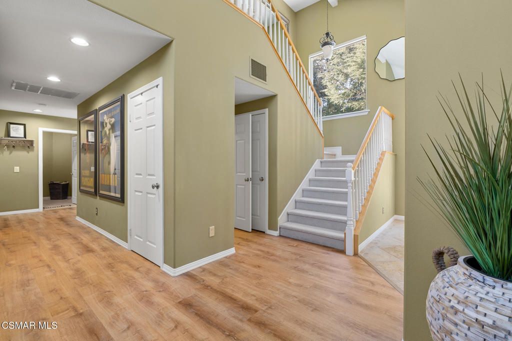 Image 33 of property listing at 24587 Lola Lane, Newhall, CA 91321