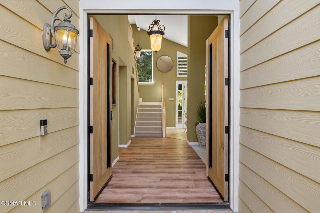 Image 5 of property listing at 24587 Lola Lane, Newhall, CA 91321