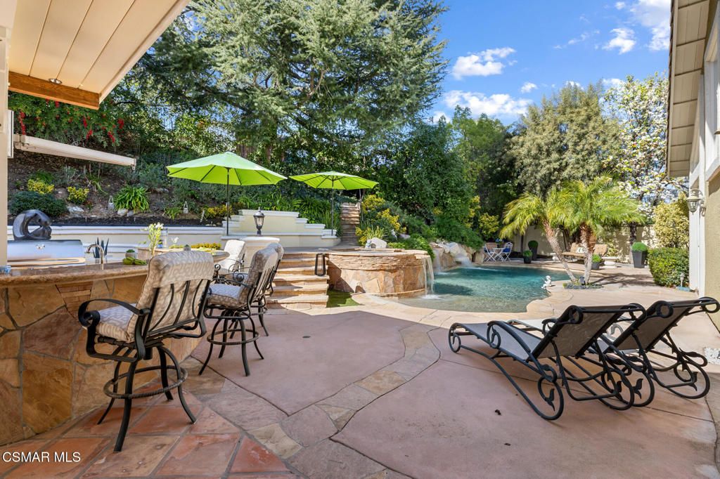 Image 8 of property listing at 24587 Lola Lane, Newhall, CA 91321