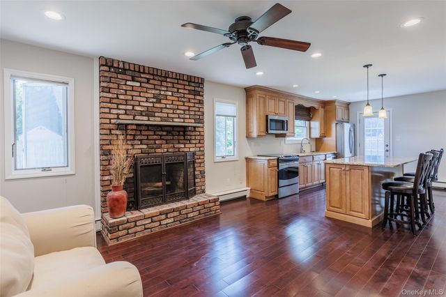 23 Babcock Avenue, Ronkonkoma, NY 11779
