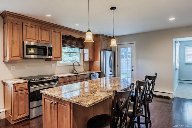 23 Babcock Avenue, Ronkonkoma, NY 11779
