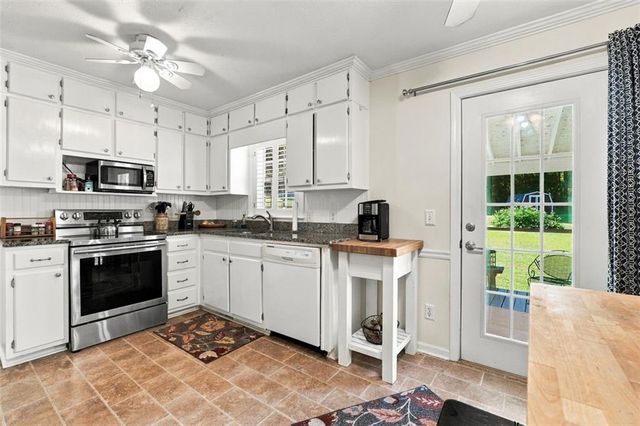 49 Lakeview Drive, Villa Rica, GA 30180