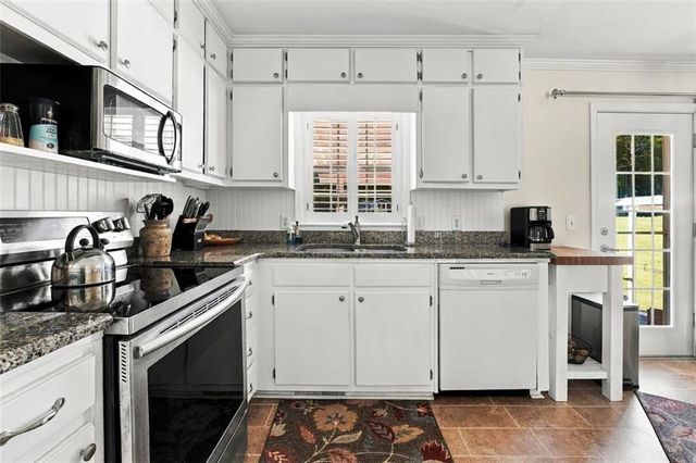 49 Lakeview Drive, Villa Rica, GA 30180