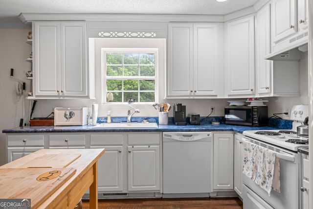 201 LAWRENCE MILL Road, Molena, GA 30258