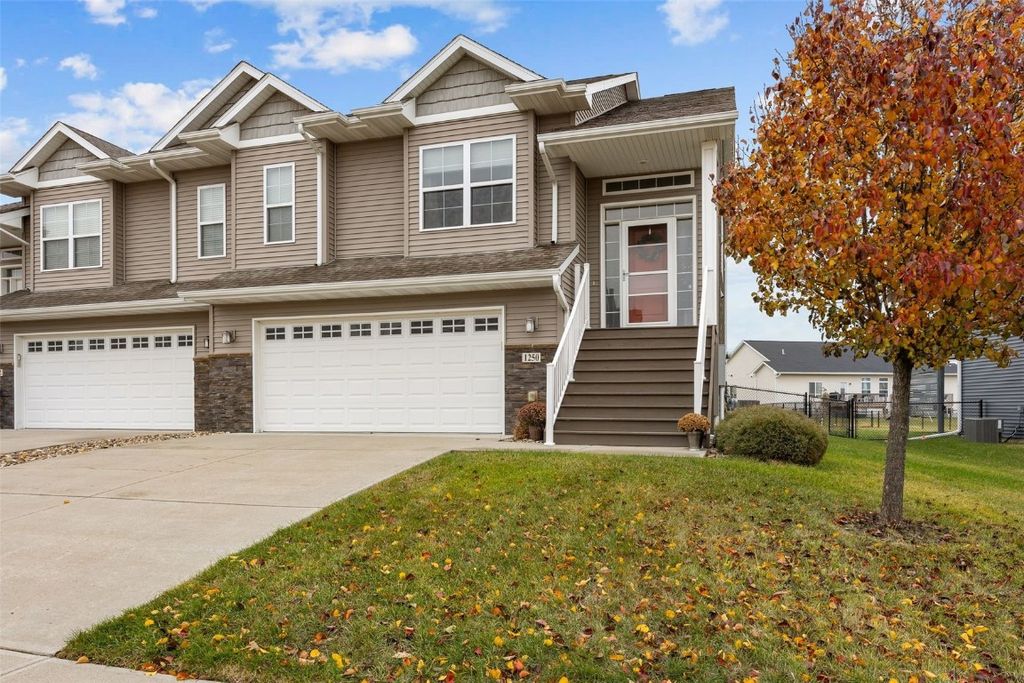 1250 Daisy Circle, North Liberty, IA 52317