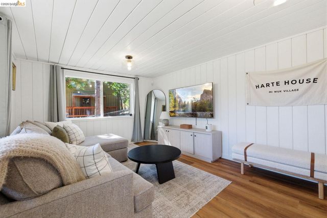 20764 Hekeke LN, Mi Wuk Village, CA 95346