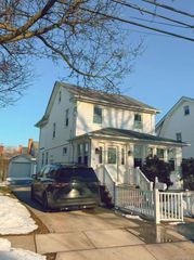 30 Herkomer Street, New Hyde Park, NY 11040