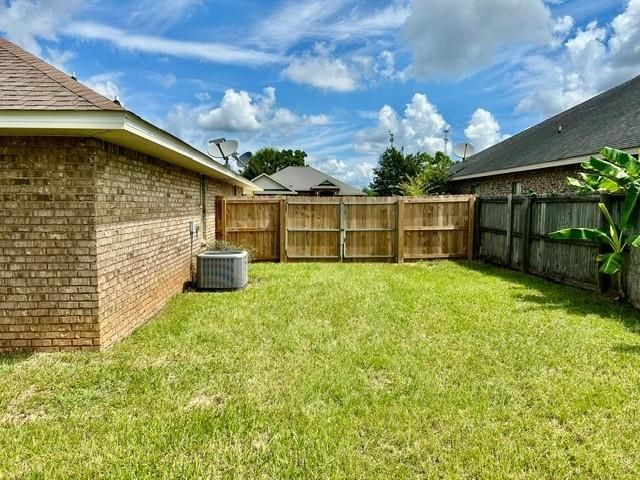 9825 Winchester Drive N, Semmes, AL 36575