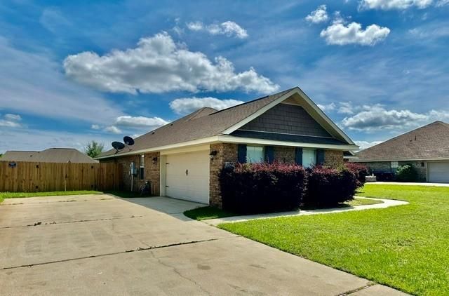 9825 Winchester Drive N, Semmes, AL 36575