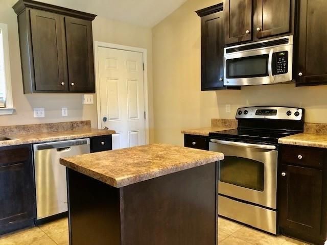 9825 Winchester Drive N, Semmes, AL 36575
