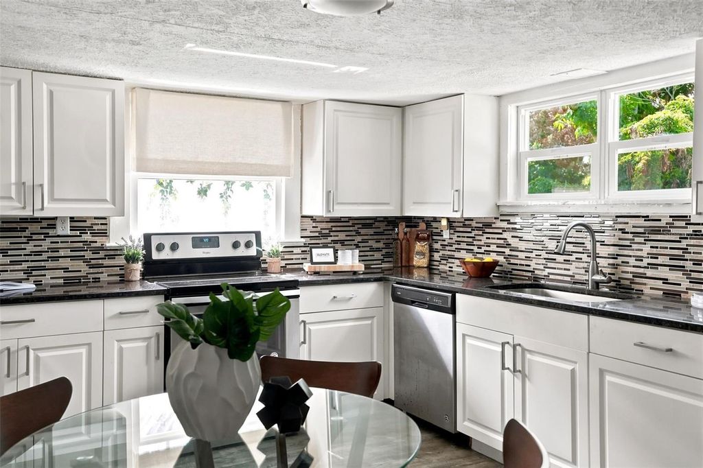 Image 13 of property listing at 109 E BASS STREET, Kissimmee, FL 34744