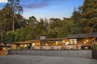 9034 Mcgurrin Rd, Oakland, CA 94605