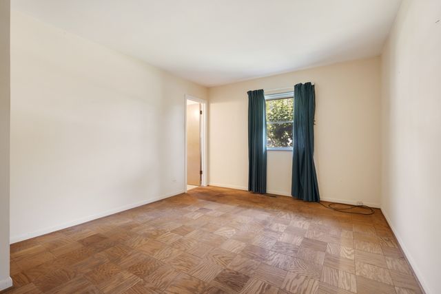 816 Delphia Avenue, Elk Grove Village, IL 60007