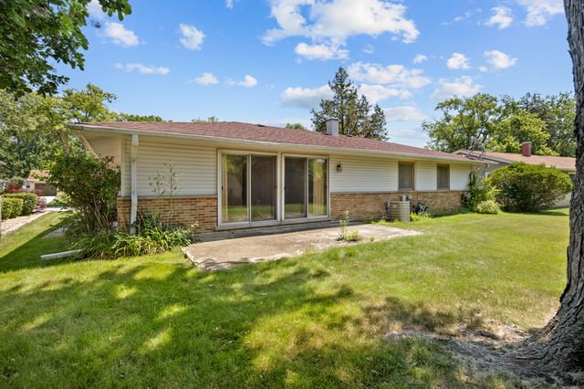 816 Delphia Avenue, Elk Grove Village, IL 60007