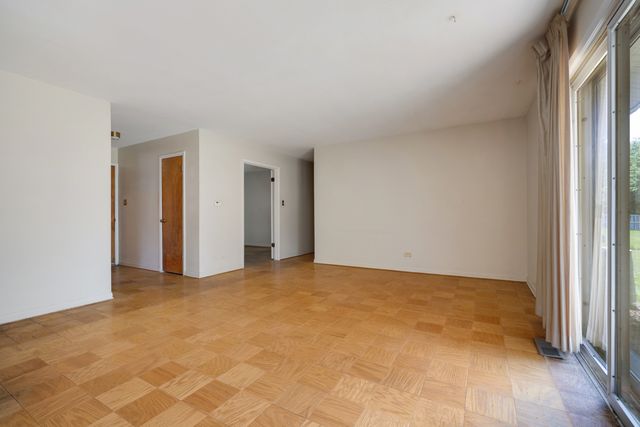 816 Delphia Avenue, Elk Grove Village, IL 60007