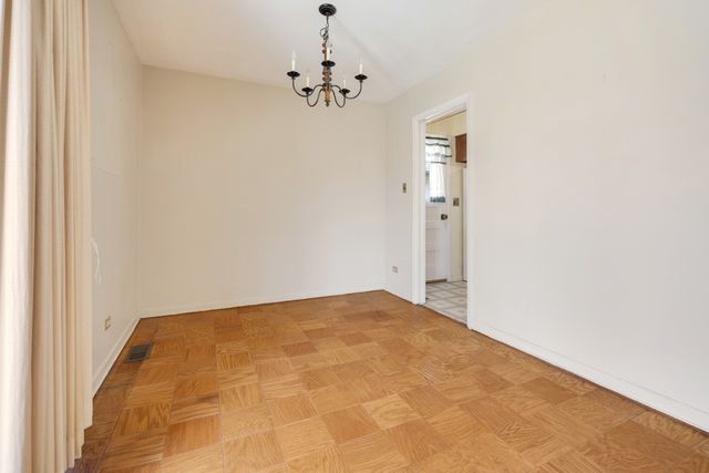 816 Delphia Avenue, Elk Grove Village, IL 60007