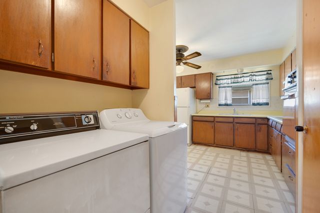 816 Delphia Avenue, Elk Grove Village, IL 60007