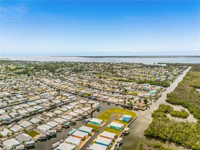 3005 Trawler LN, St. James City, FL 33956