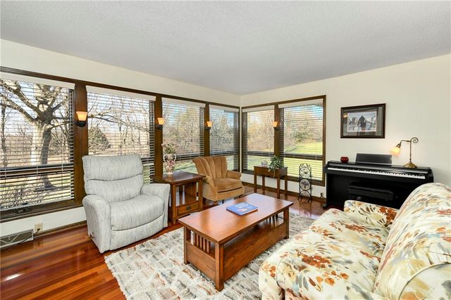 1800 Pine Ridge Drive, Leavenworth, KS 66048