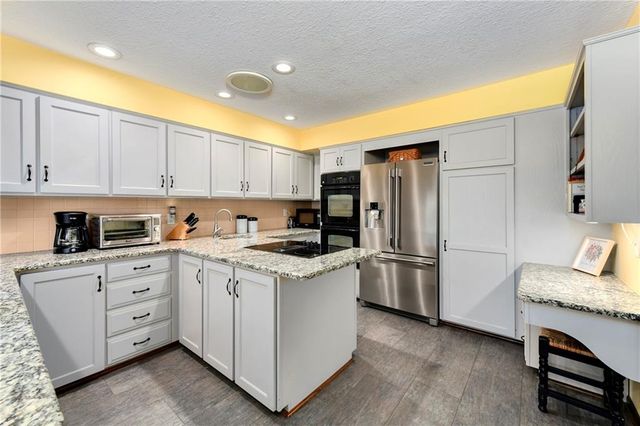 1800 Pine Ridge Drive, Leavenworth, KS 66048