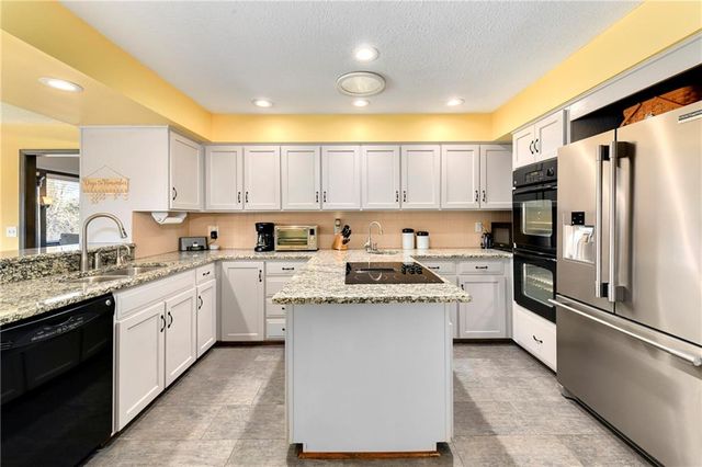 1800 Pine Ridge Drive, Leavenworth, KS 66048