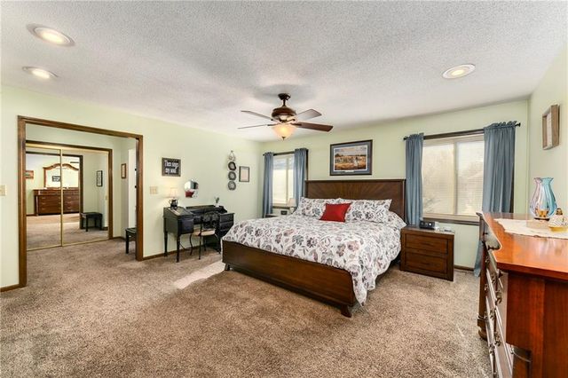 1800 Pine Ridge Drive, Leavenworth, KS 66048