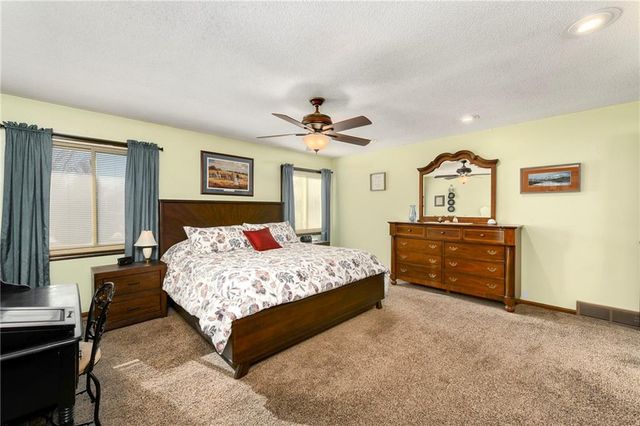 1800 Pine Ridge Drive, Leavenworth, KS 66048