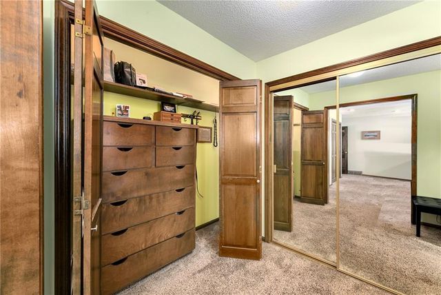 1800 Pine Ridge Drive, Leavenworth, KS 66048