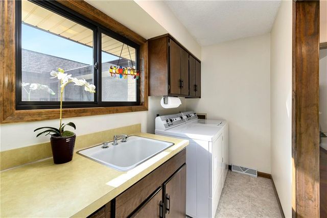 1800 Pine Ridge Drive, Leavenworth, KS 66048