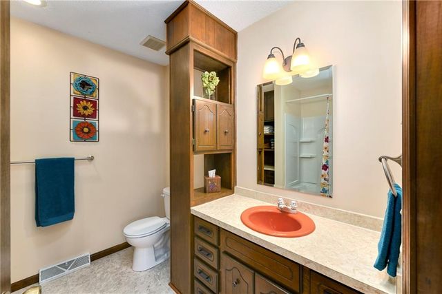 1800 Pine Ridge Drive, Leavenworth, KS 66048