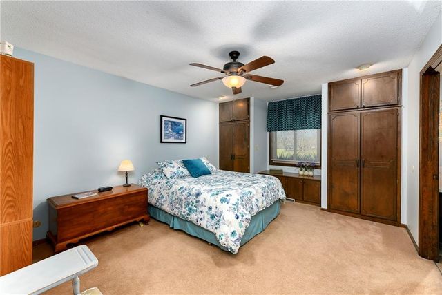 1800 Pine Ridge Drive, Leavenworth, KS 66048