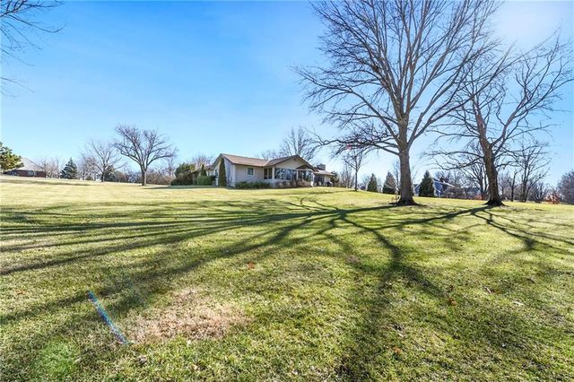 1800 Pine Ridge Drive, Leavenworth, KS 66048