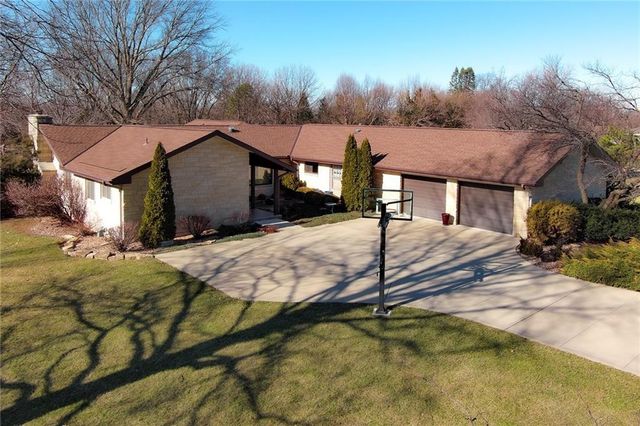 1800 Pine Ridge Drive, Leavenworth, KS 66048