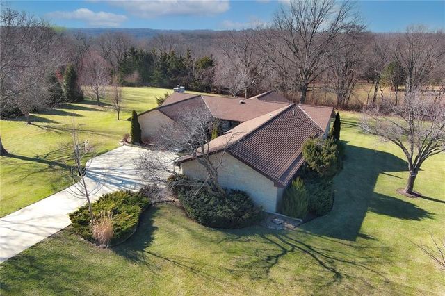 1800 Pine Ridge Drive, Leavenworth, KS 66048