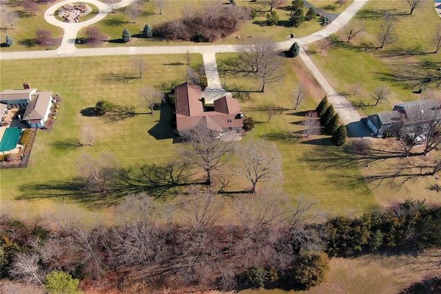 1800 Pine Ridge Drive, Leavenworth, KS 66048