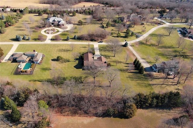 1800 Pine Ridge Drive, Leavenworth, KS 66048