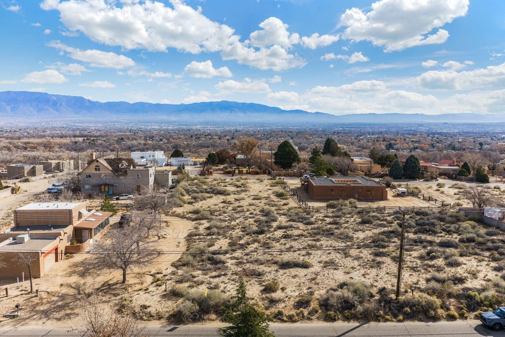 Alamogordo Drive NW, Albuquerque, NM 87120