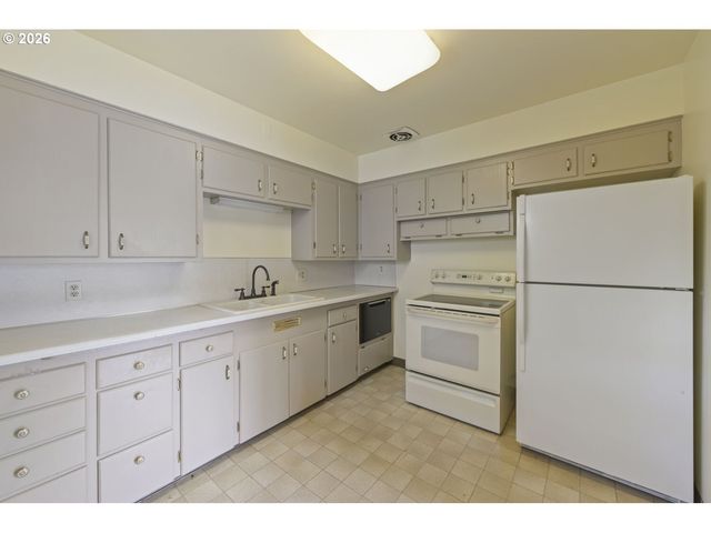 3828 Ne 75TH Ave, Portland, OR 97213